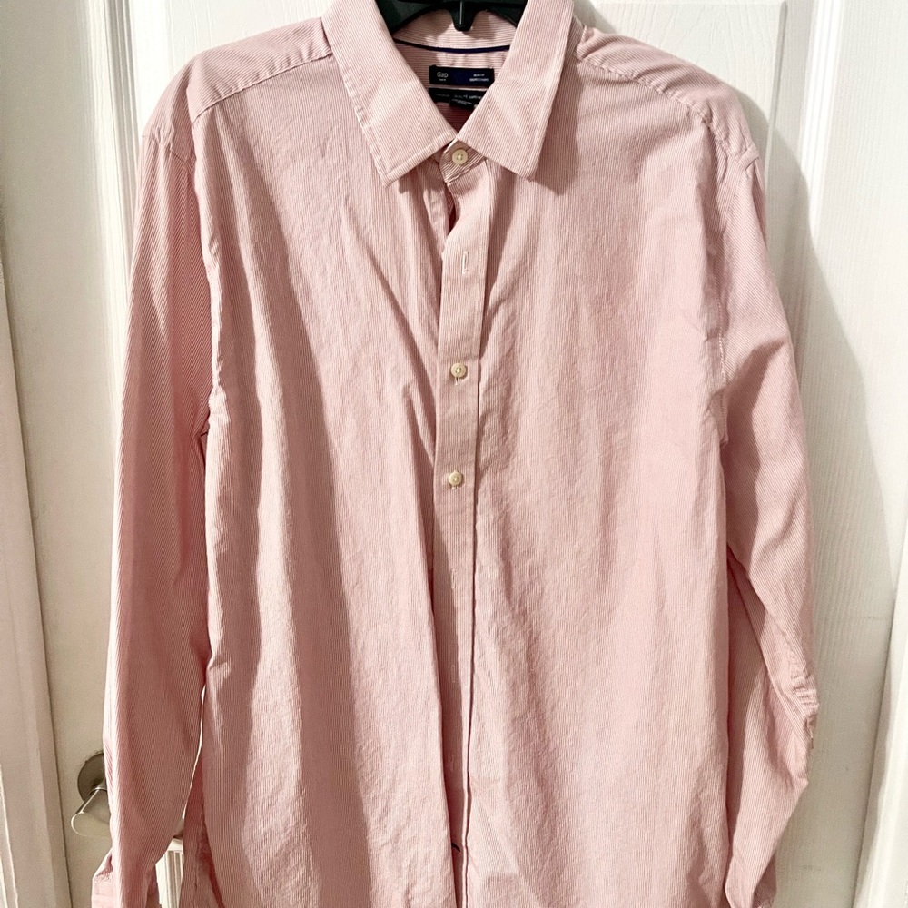 GAP Men's Red striped Casual Button-Down Shirt
